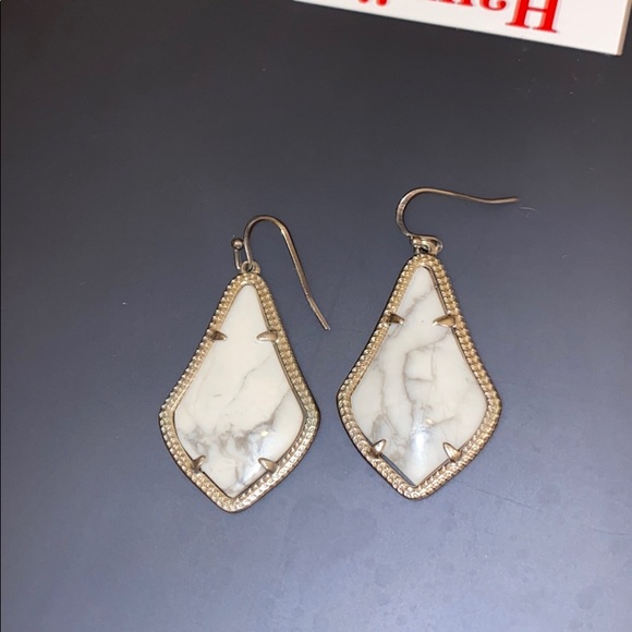 Kendra Scott Jewelry - Kendra scott earnings
